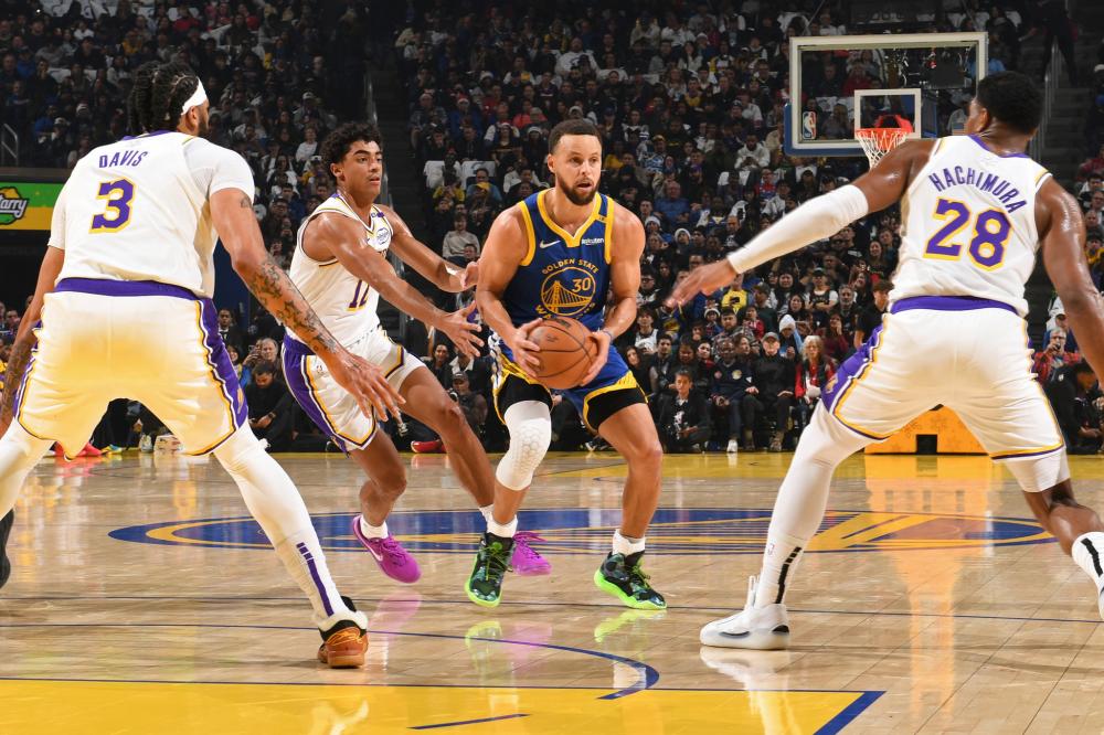 外界并不看 外界并不看