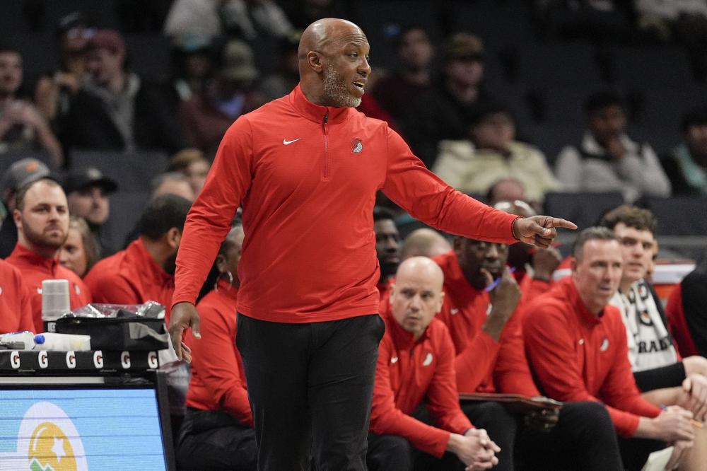 约翰逊的精彩表现点燃浙江半场（约翰逊神勇发挥引爆浙江半场）